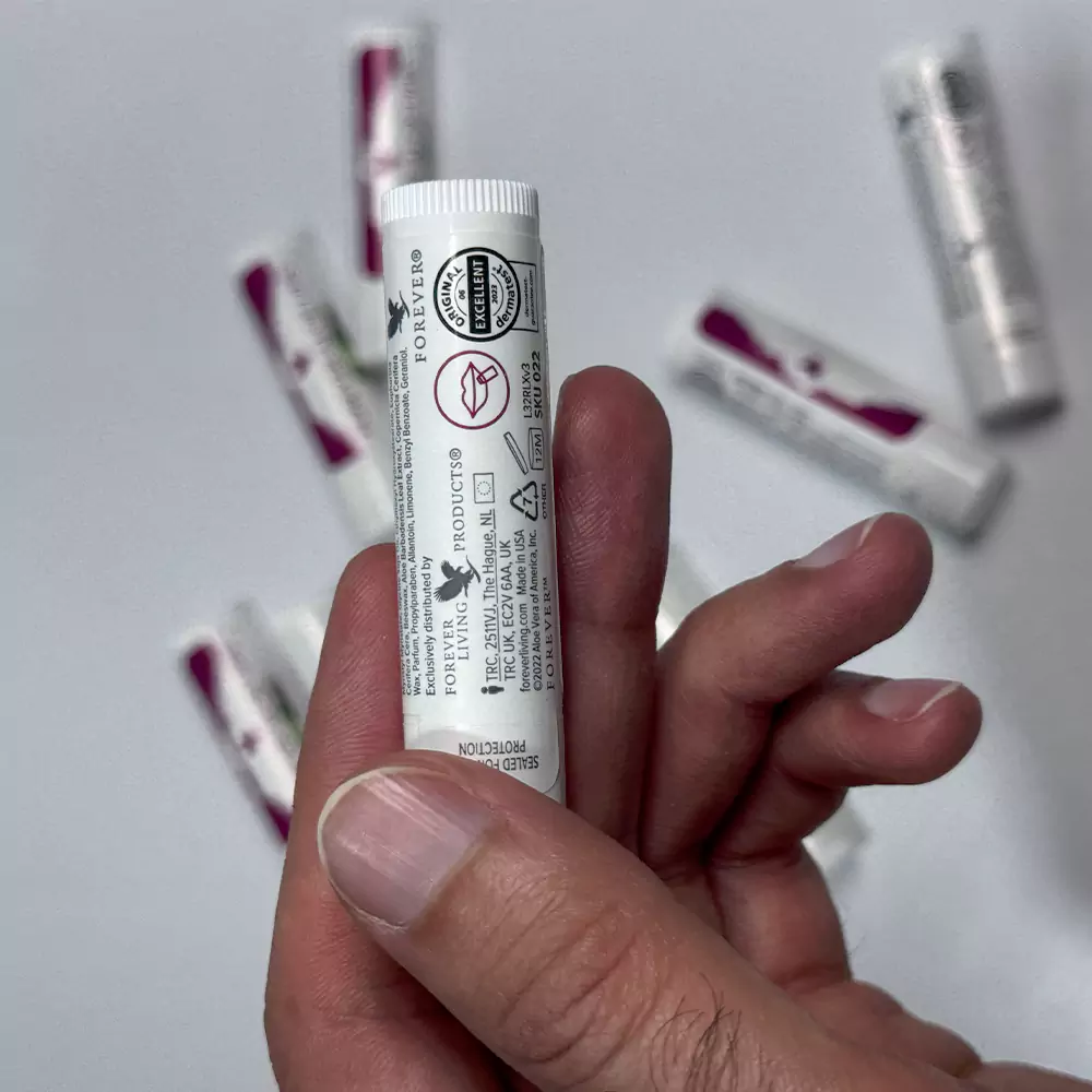 بالم لب فوراور حاوی عصاره آلوئه ورا Aloe Lips وزن 4 گرم عکس محصول