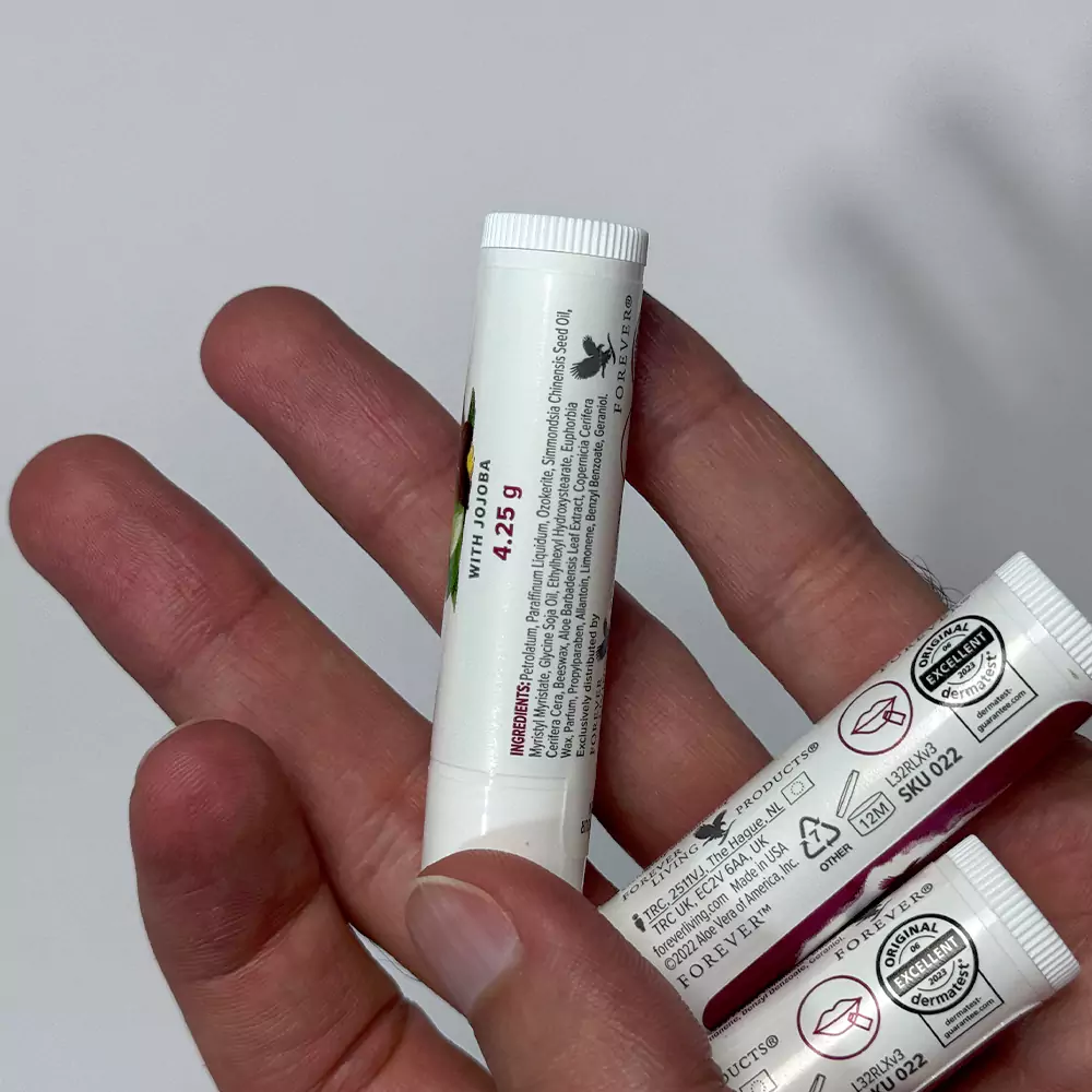 بالم لب فوراور حاوی عصاره آلوئه ورا Aloe Lips وزن 4 گرم عکس محصول