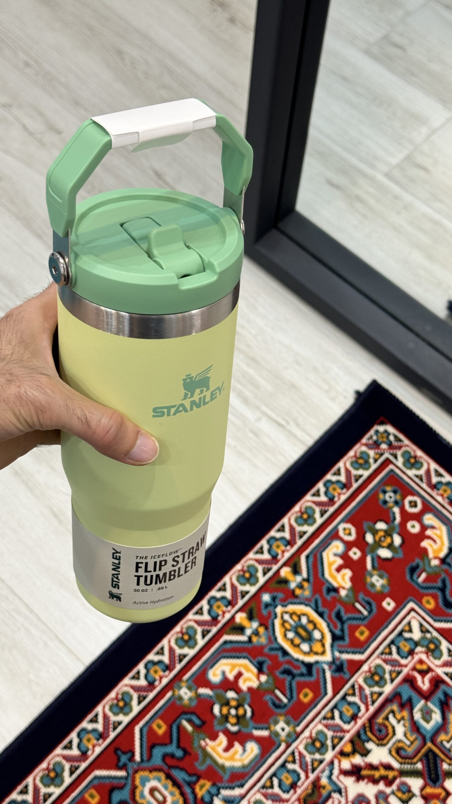 قمقمه استنلی نی دار مدل THE ICEFLOW FLIP STRAW TUMBLER گنجایش 880 میلی لیتر